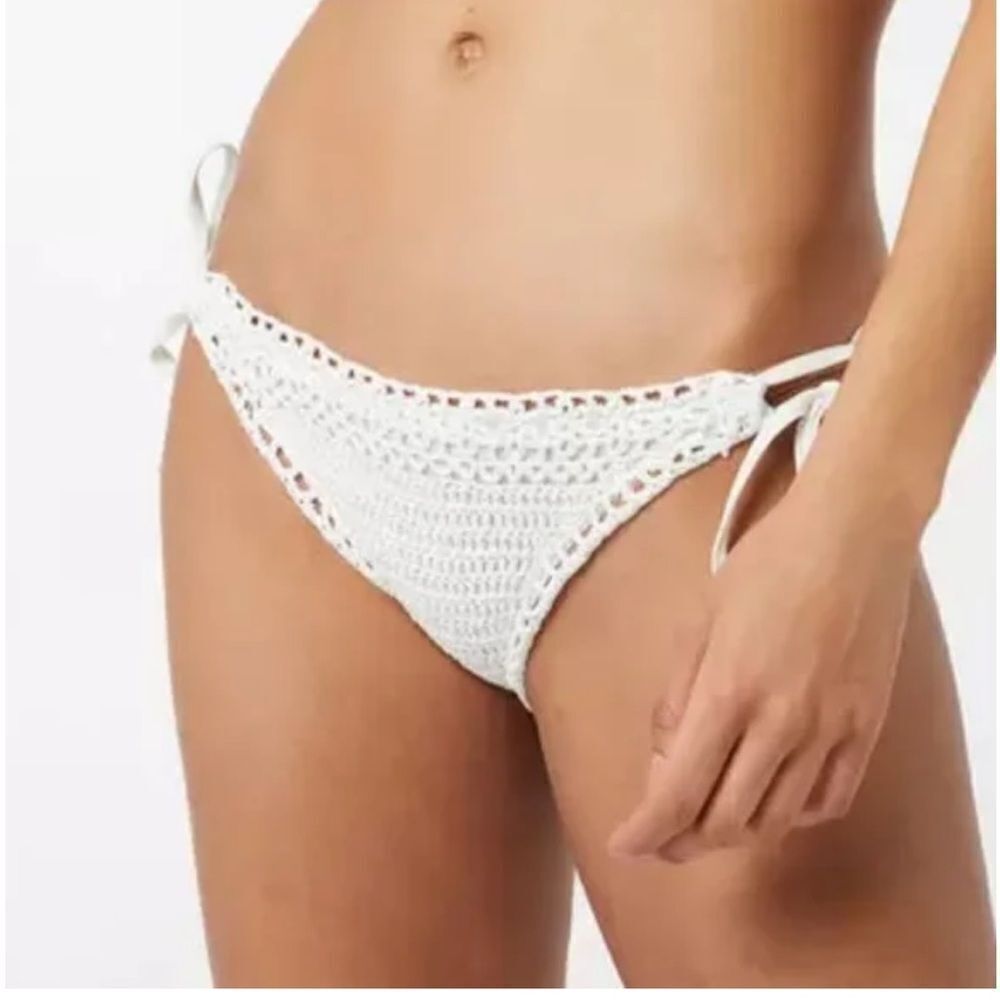 NWT Ardene white crochet bottoms Large